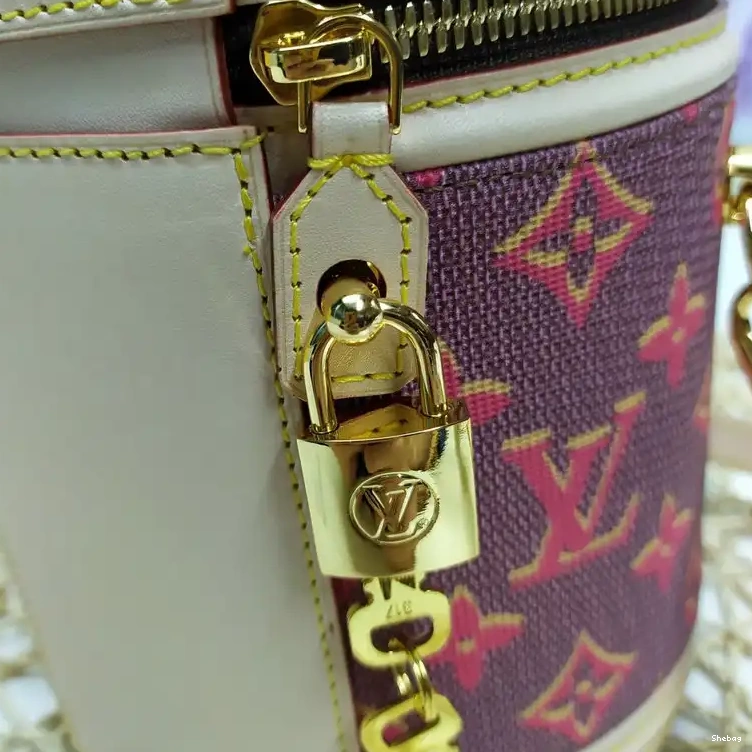 LV 20B570009 Bags 0822